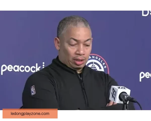 胜率超五成 泰伦卢强调小卡健康感谢哈登祖巴茨贡献